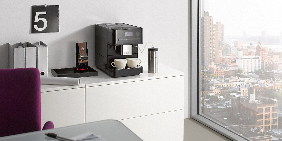 Отличительная особенность новинок — функция «Кофе в кофейнике», которая обеспечивает одновременное приготовление 8 чашек.